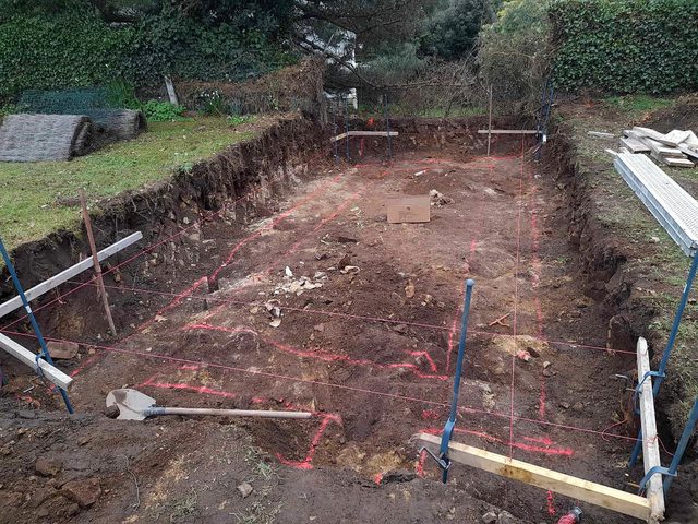 Terrassement et implantation de l’annexe.
